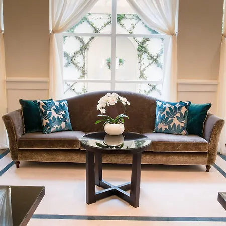 パレス ホテル 4*