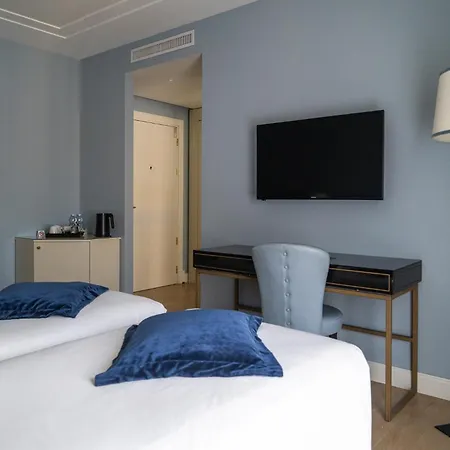 Palace מלון 4*