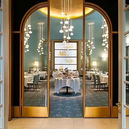 Palace 4*