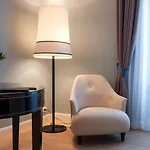 Palace 4*