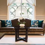 Palace 4*