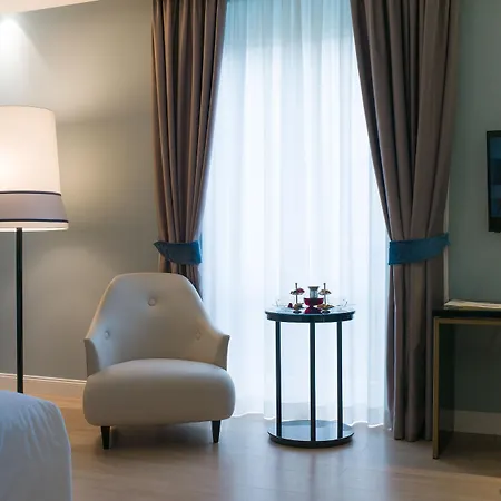 Palace 4*