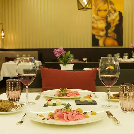 Palace Hotell 4*